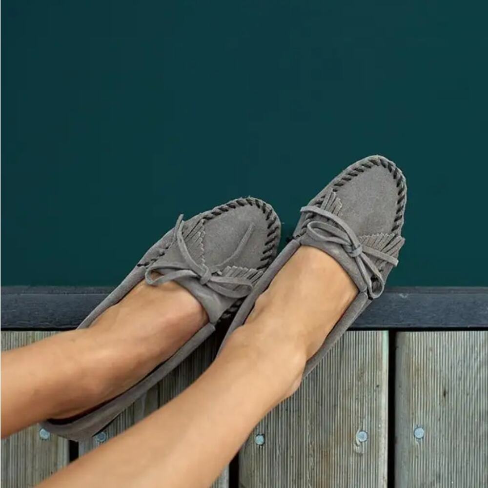 Minnetonka Suede Kilty Hardsole Moccasins Gray Rubber Sole Women's Size 7.5